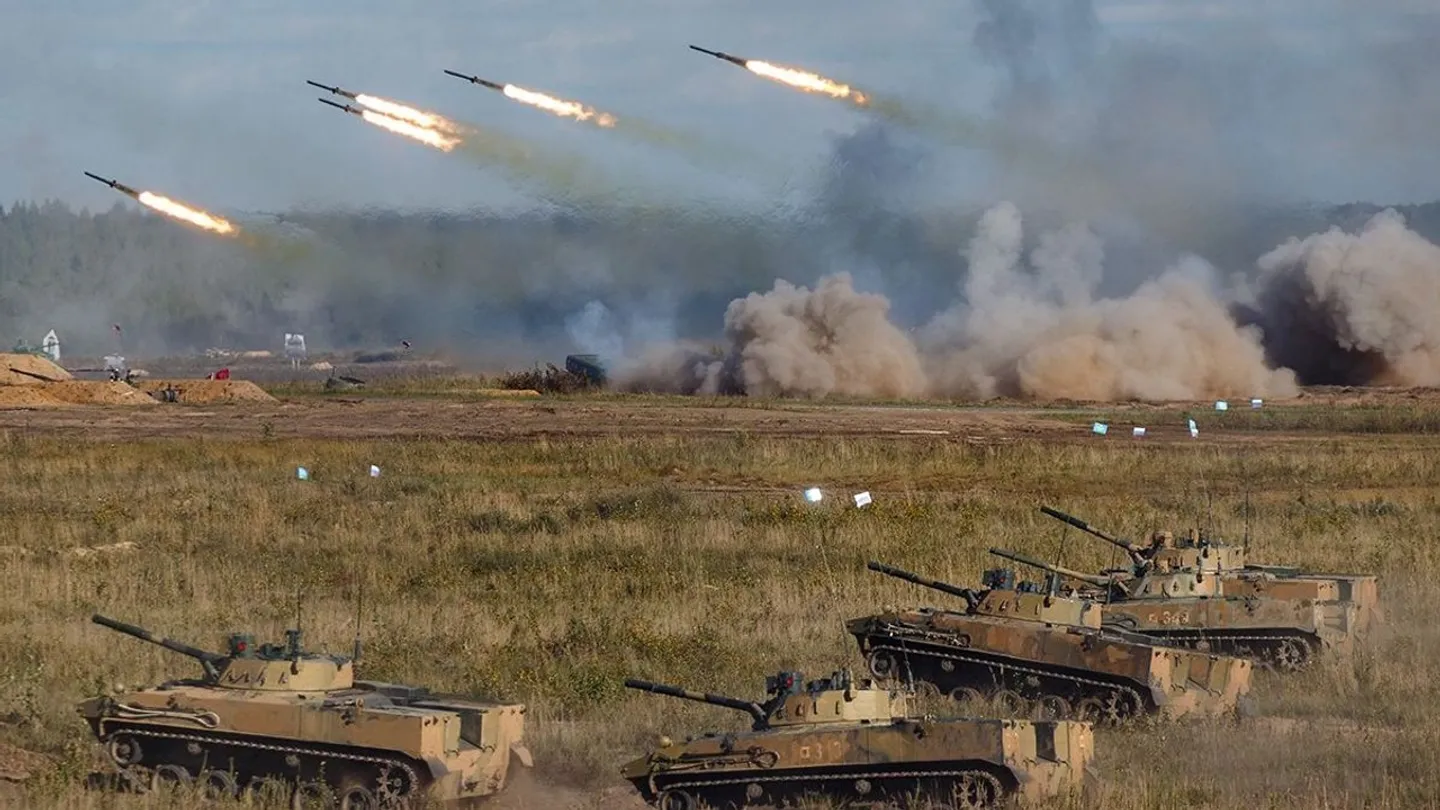 Rússia e Bielorrússia iniciam exercícios militares à medida que aumentam as tensões com a NATO