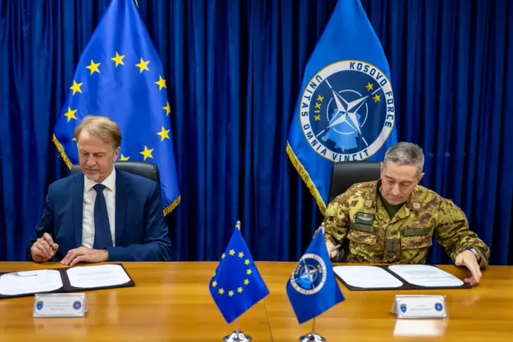 Nënshkruhet memorandum mes KFOR-it dhe BE-së për evakuime në raste krize në Kosovë
