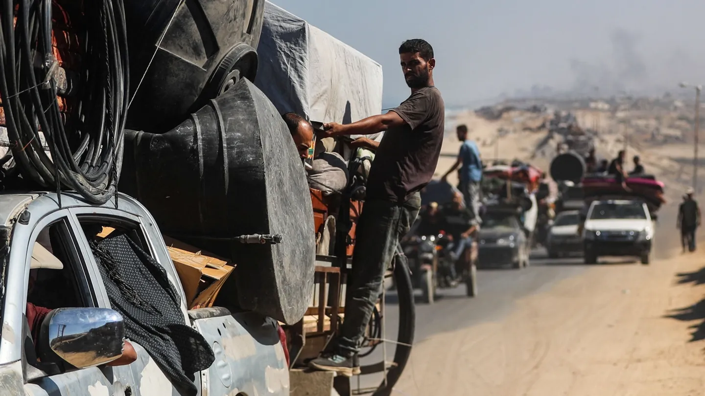 Israel pondera expulsão forçada de palestinianos de Gaza no próximo mês, diz relatório