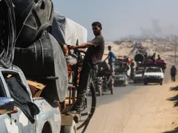 Israel pondera expulsão forçada de palestinianos de Gaza no próximo mês, diz relatório