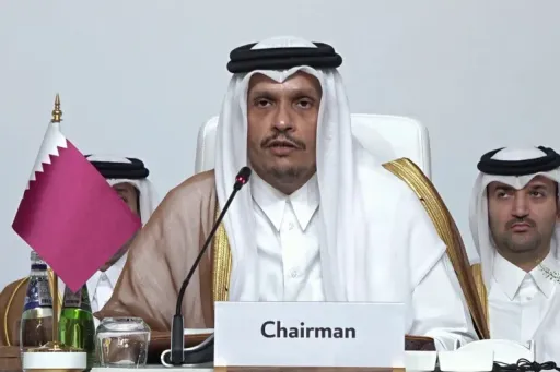 قبيل "القمة الاستثنائية".. رئيس وزراء قطر يدعو إلى إجراءات ملموسة لمعاقبة إسرائيل