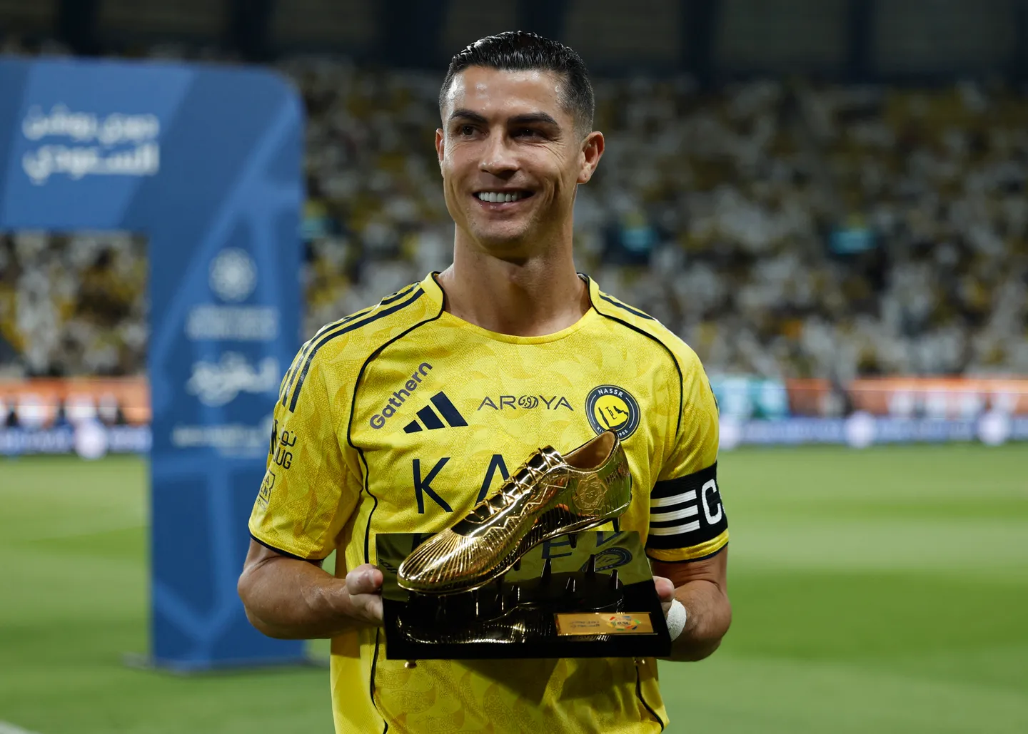 Кристијано Роналдо стана првиот фудбалер милијардер