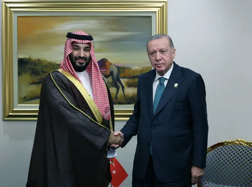الرئيس أردوغان لولي العهد السعودي: تركيا مستعدة للمساهمة في الجهود الرامية إلى جمع الأطراف في اليمن