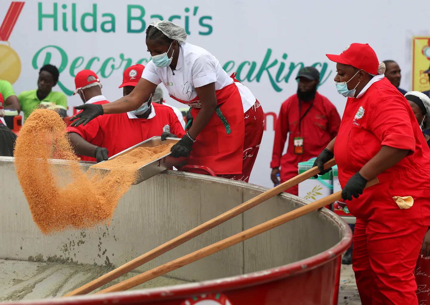 Mnigeria Hilda Baci aweka rekodi Guinness kwa kupika kilogramu 8,780 za wali