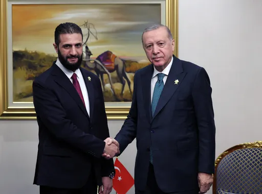 Presidente Erdogan dialoga con Al-Sharaa por situación en Siria tras escalada de violencia en Alepo