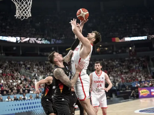 Seleção masculina de basquetebol da Türkiye conquista prata no EuroBasket 2025
