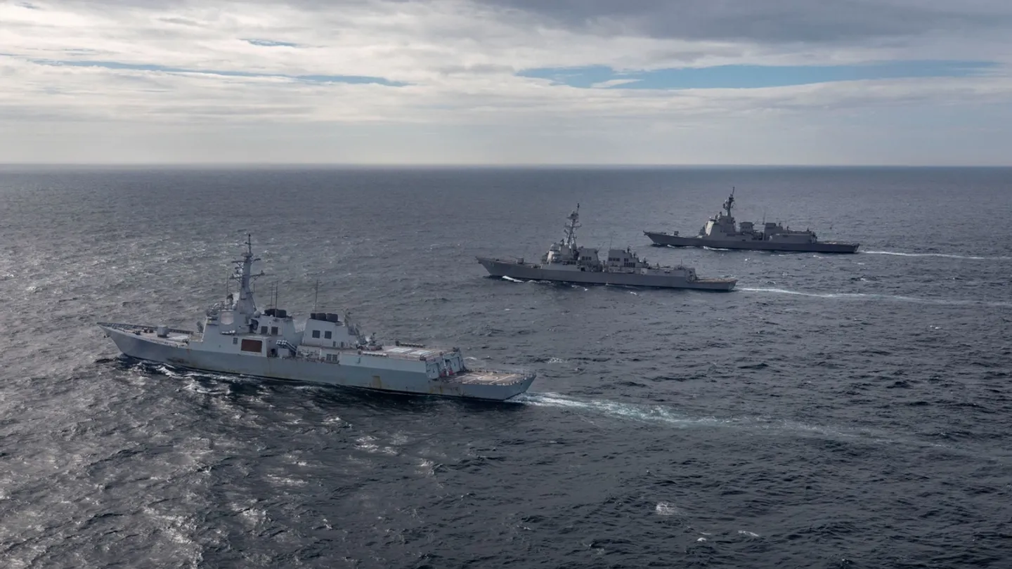 EUA, Coreia do Sul e Japão realizam exercício militar em meio a ameaças da Coreia do Norte