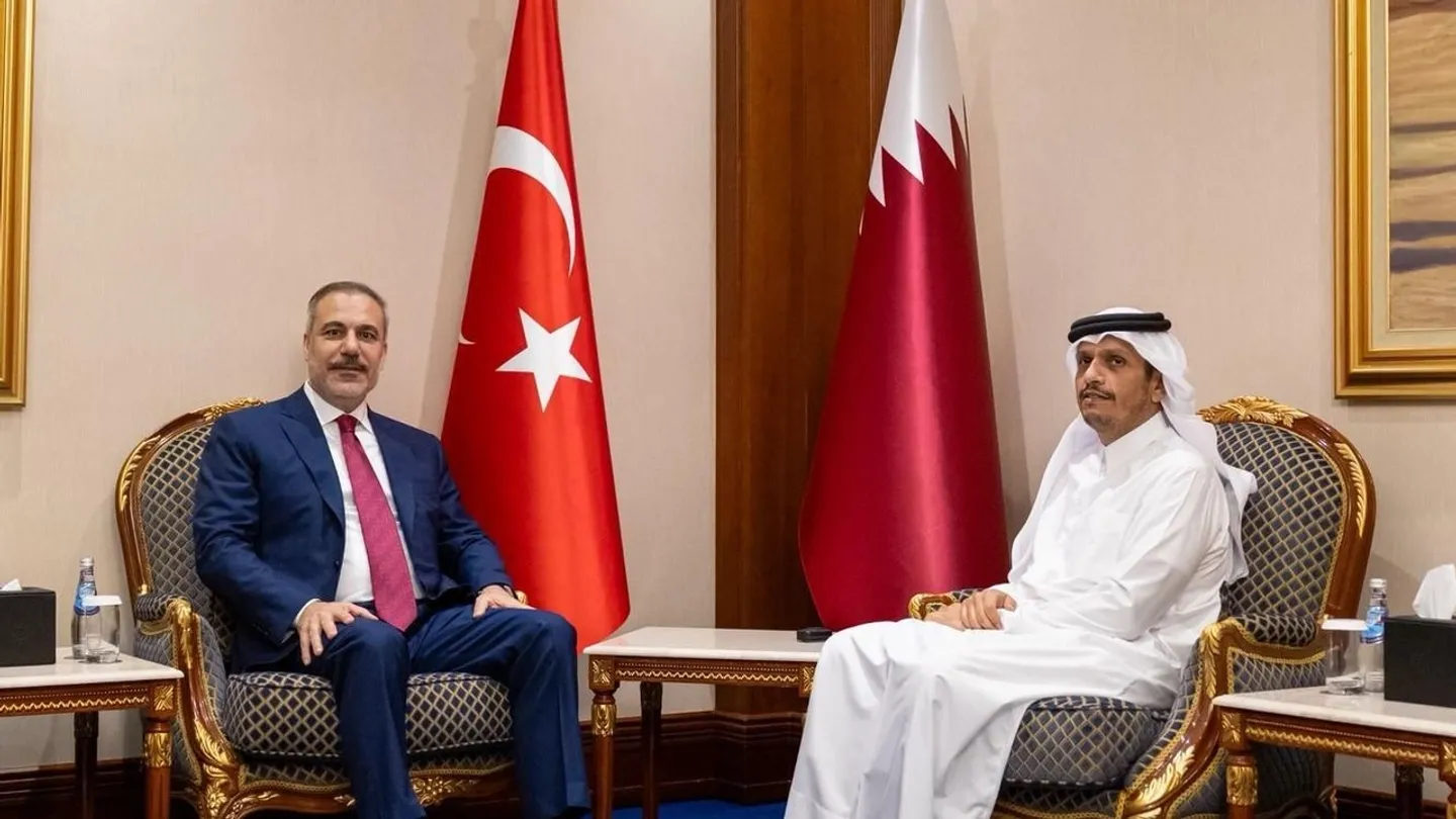 فيدان يجري مباحثات مع نظيره القطري قبيل انطلاق "قمة الدوحة" الطارئة