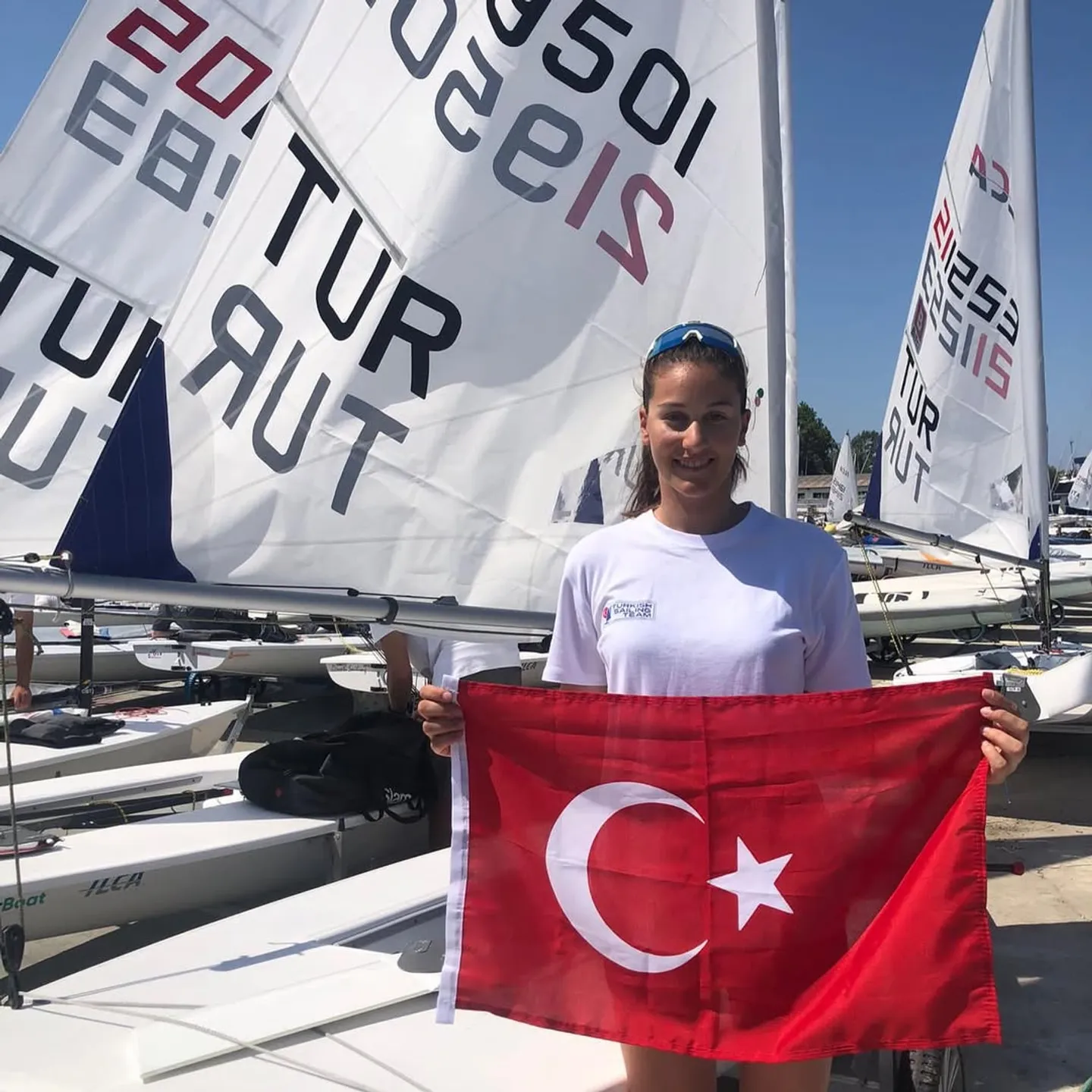 Donde el mar forja campeonas: Okyanus Arikan, la regatista turca que sueña con los Juegos Olímpicos