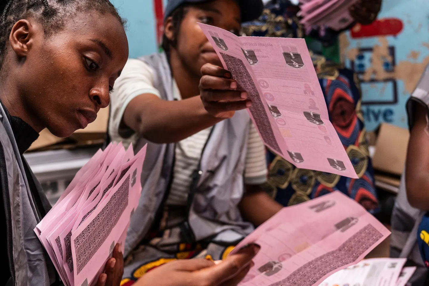 Malawians await results of tight presidential election