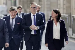 Opération de charme de Sébastien Lecornu envers la gauche française