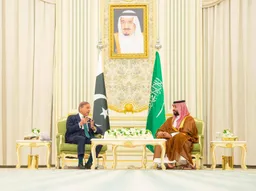 السعودية وباكستان توقّعان اتفاق دفاع استراتيجي مشترك
