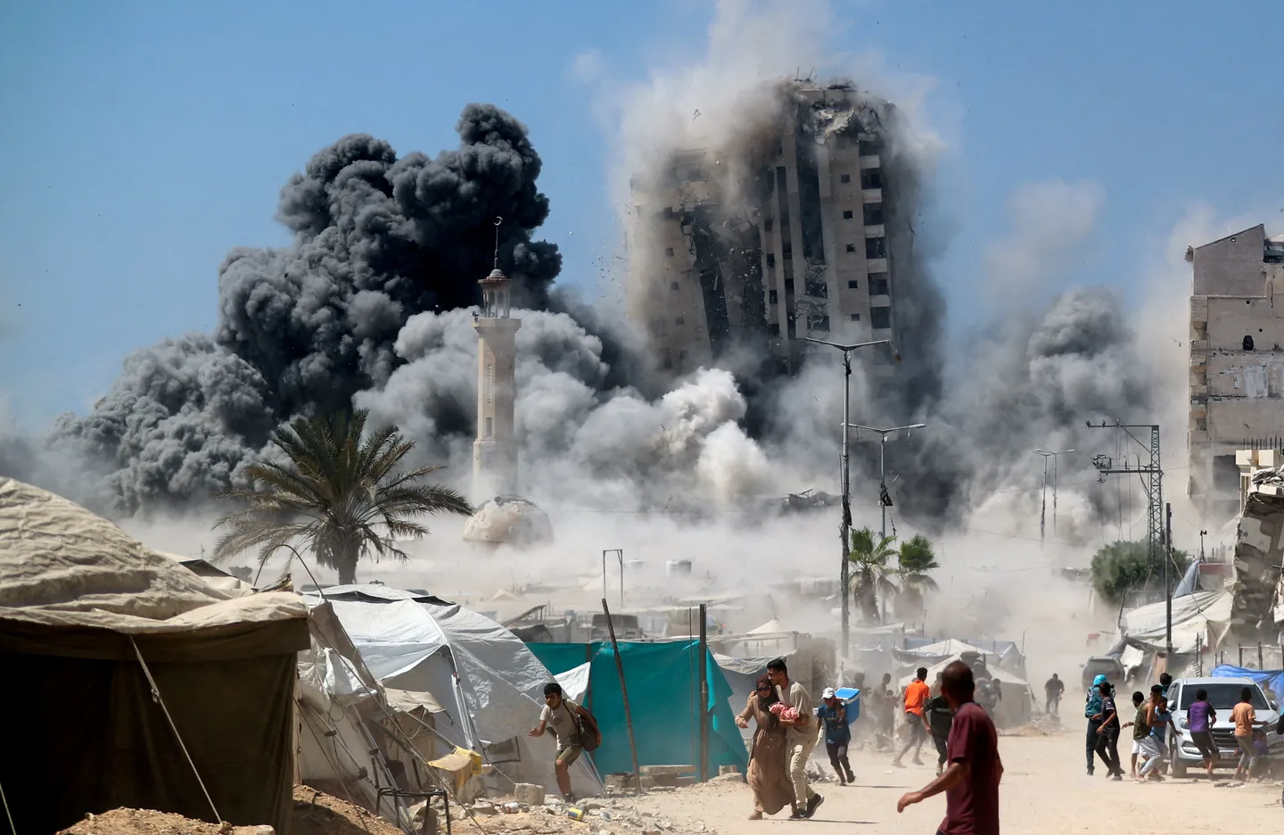 عشرات الشهداء جراء عدوان الاحتلال على غزة.. و"الصحة العالمية" تُحذر من انهيار وشيك للمستشفيات