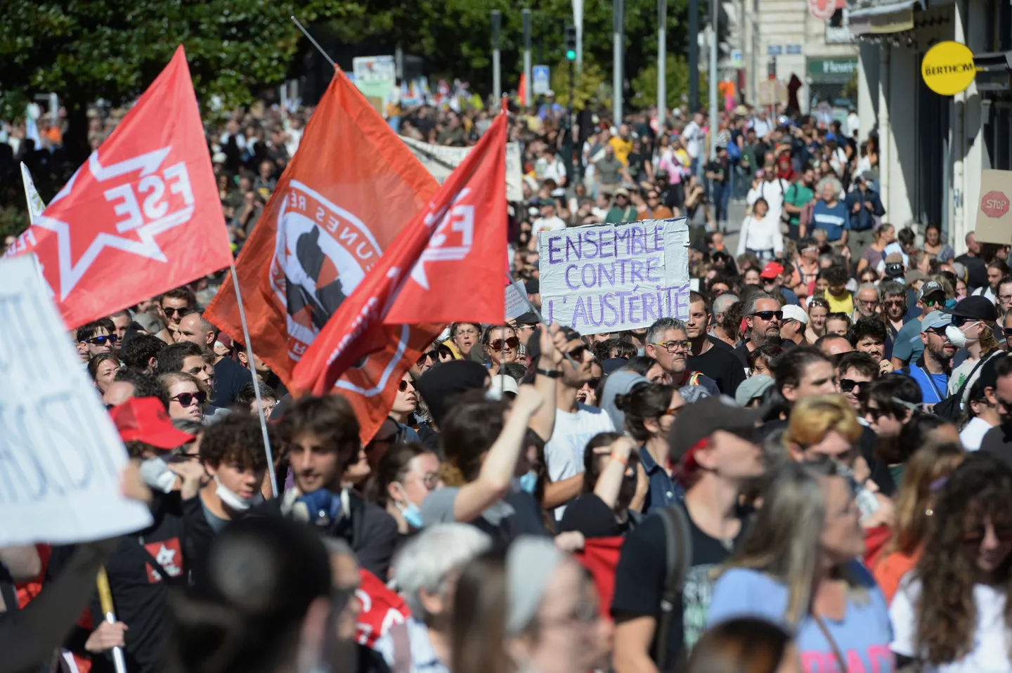 Grève du 18 septembre: Un million de Français dans les rues contre "l'austérité"