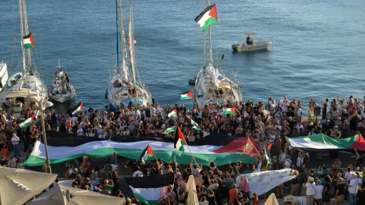 Veteranos dos EUA juntam-se à flotilha que partiu para Gaza para se oporem ao cerco de Israel