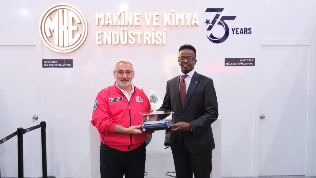 Wasiir kuxigeenka gaashaandhigga DFS oo booqday shirkad hormuud u ah warshadaha difaaca Turkiga