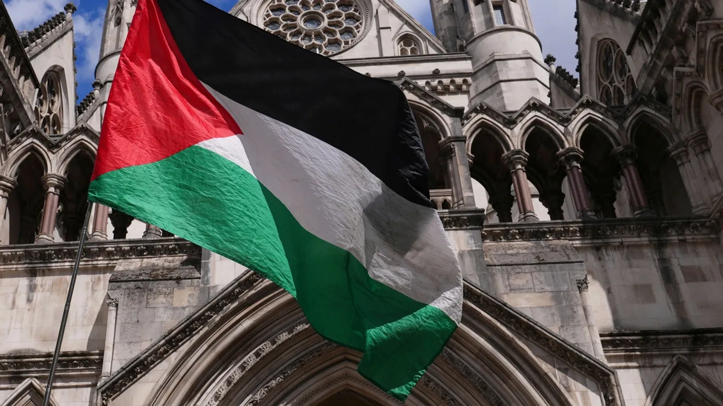 Frankreichs Innenminister will keine Palästina-Flaggen an Rathäusern