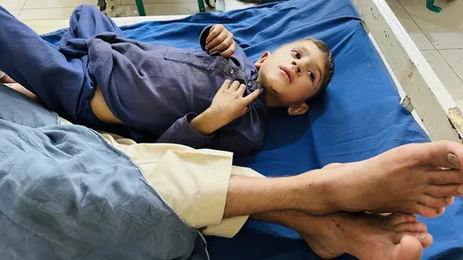 تعداد قربانیان زلزله در افغانستان به بیش از ۱۴۰۰ نفر افزایش یافته است