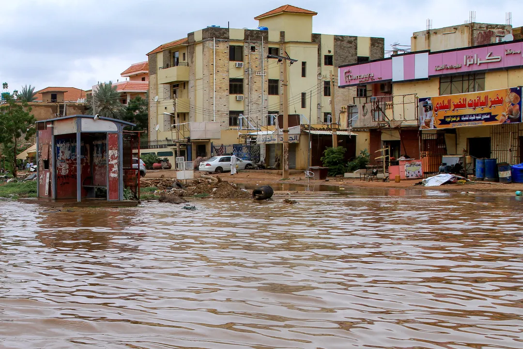 Un devastador deslizamiento de tierra arrasa un pueblo en Sudán y deja más de 1.000 muertos