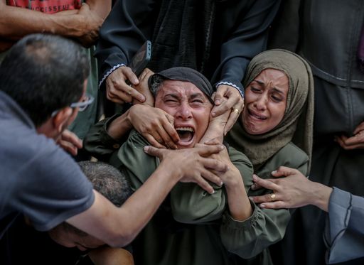 عشرات الشهداء والجرحى بغزة وسط تسجيل أكبر عدد من ضحايا التجويع في يوم واحد