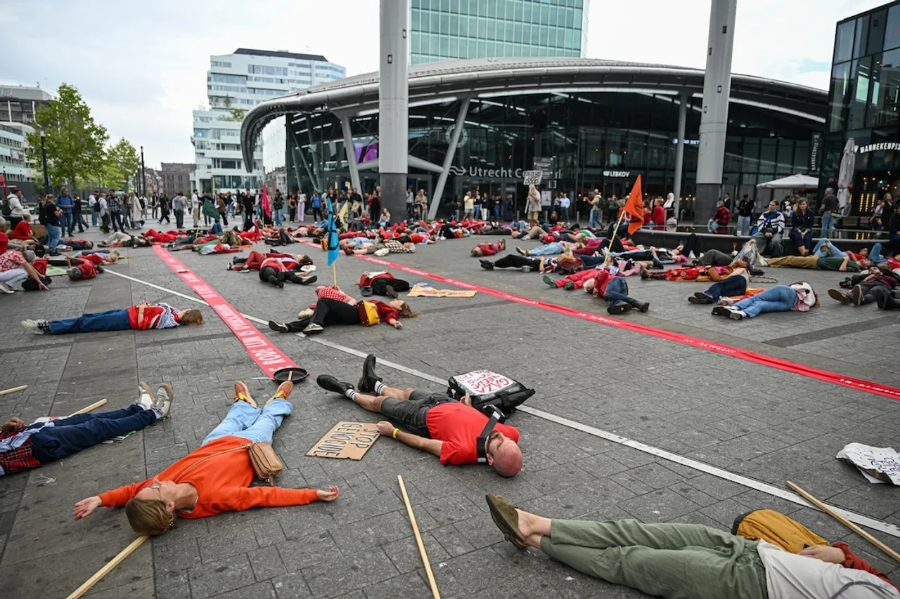 Twee maanden na incident alsnog arrestatie na protest over Israël-boycot in Utrechtse raadszaal