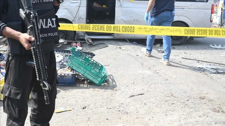 Suicide bomber attacks security installation in northwestern Pakistan