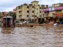 Um devastador deslizamento de terras destrói uma aldeia no Darfur, no Sudão, matando muitas pessoas