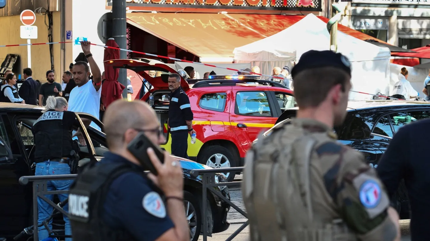 السلطات الفرنسية: تونسي يطعن 5 أشخاص في مرسيليا قبل مقتله برصاص الشرطة