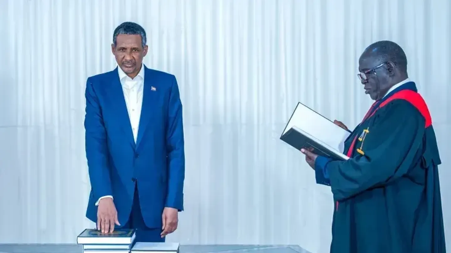 وسط رفض دولي.. حميدتي يؤدي اليمين رئيساً لمجلس رئاسي لحكومة موازية في السودان