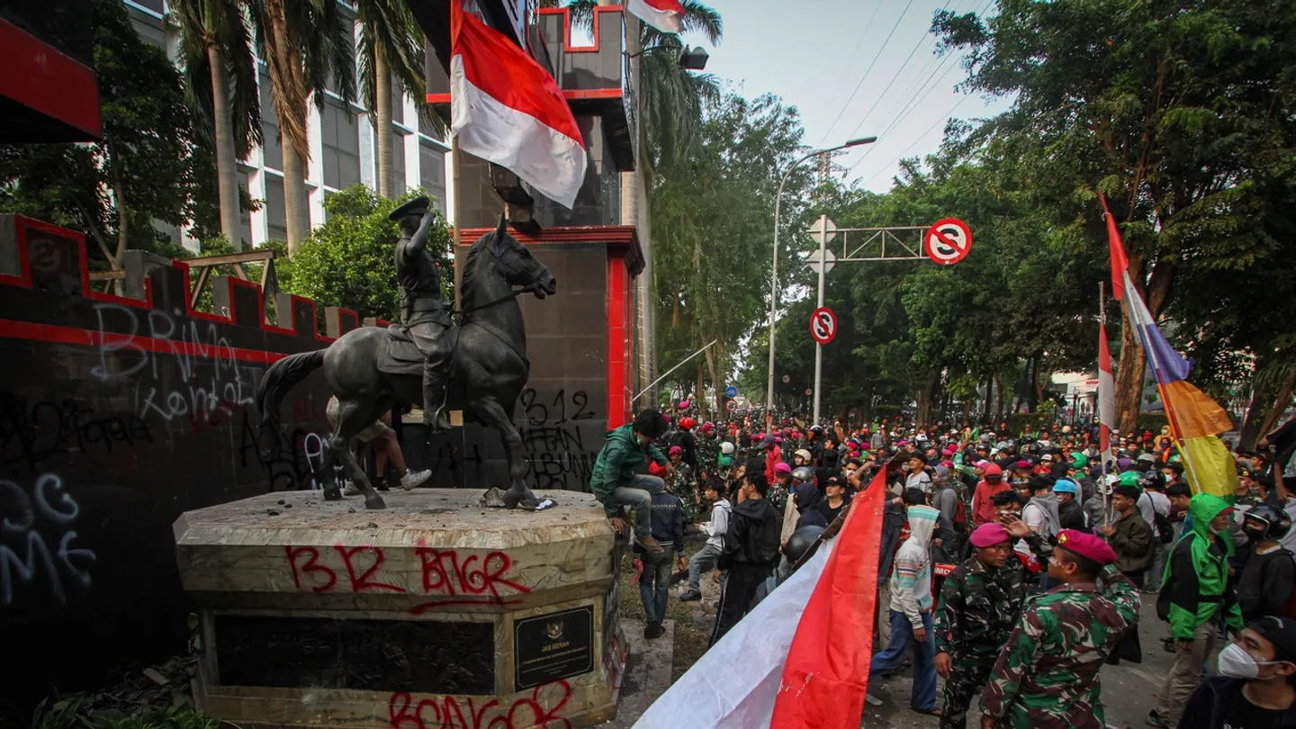 Presidente da Indonésia condena os protestos mortais contra as regalias dos deputados