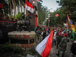 Presidente da Indonésia condena os protestos mortais contra as regalias dos deputados