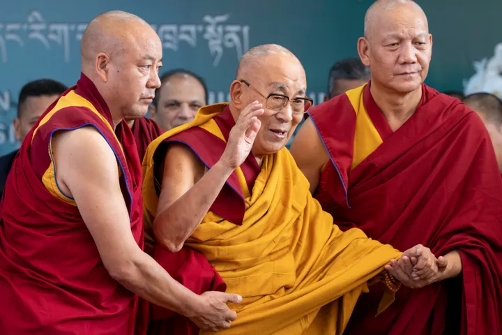 एपस्टीन की फाइलों में दलाई लामा का दर्जनों बार जिक्र किया गया है।