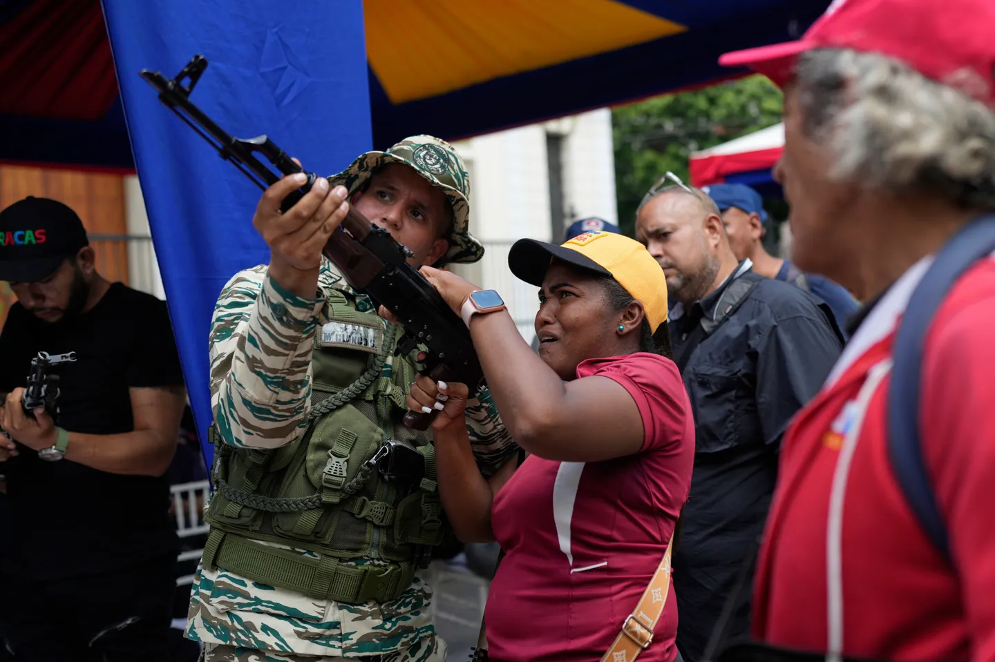 Venezuela comienza entrenamiento militar de civiles, en medio de la escalada de tensiones con EE.UU.