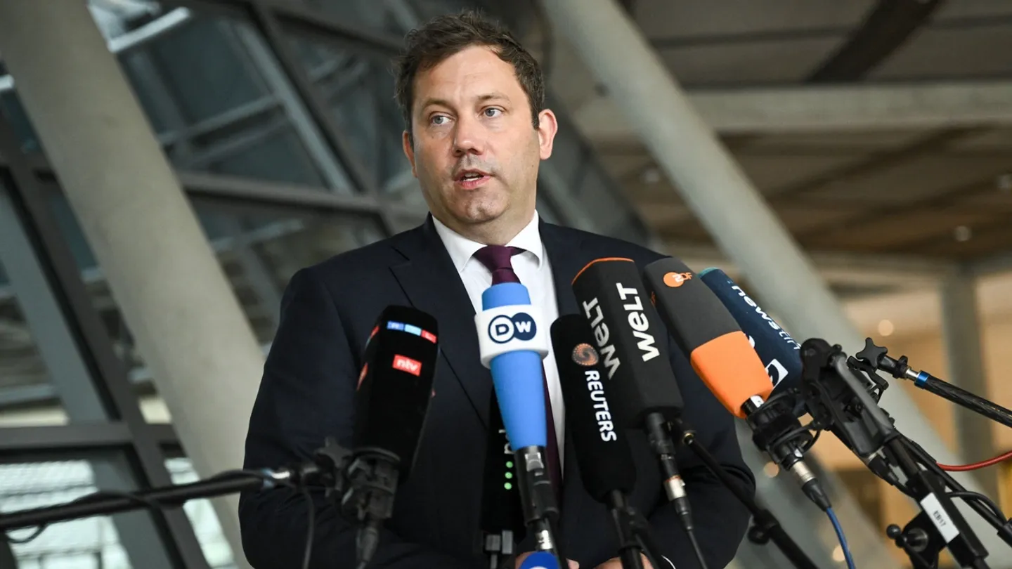 Alemanha aberta a ideias sobre activos russos congelados, diz Ministro das Finanças