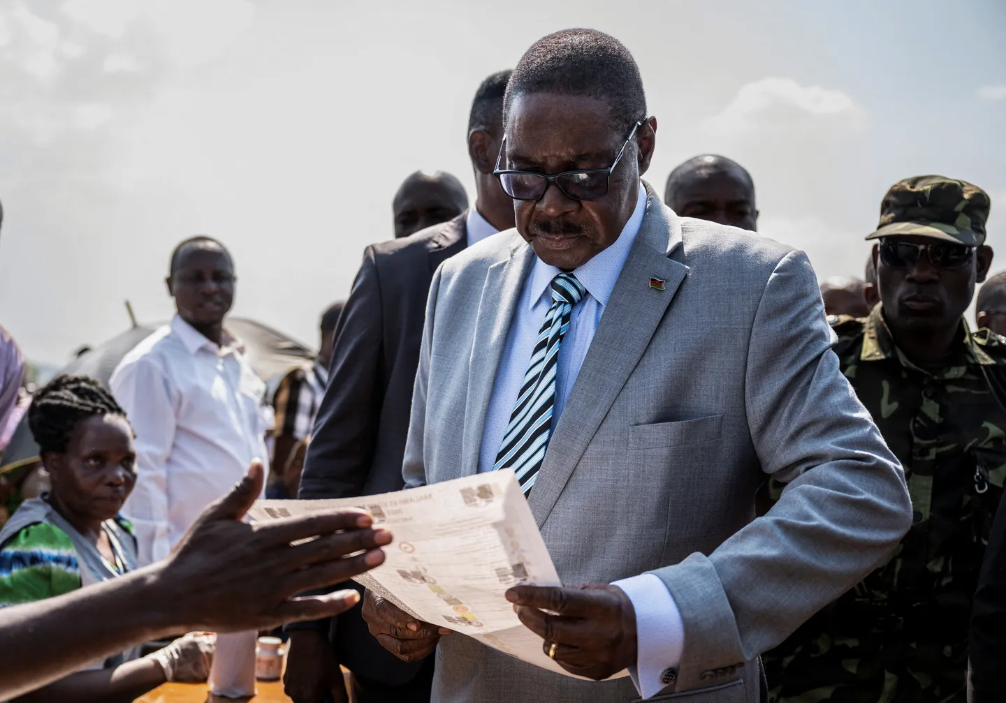 Mutharika ashika uongozi wa awali katika uchaguzi wa Malawi