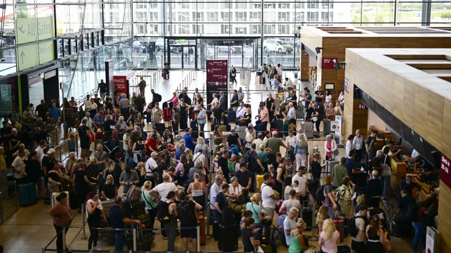 De grands aéroports européens s’efforcent de rétablir les enregistrements perturbés par une cyberatt