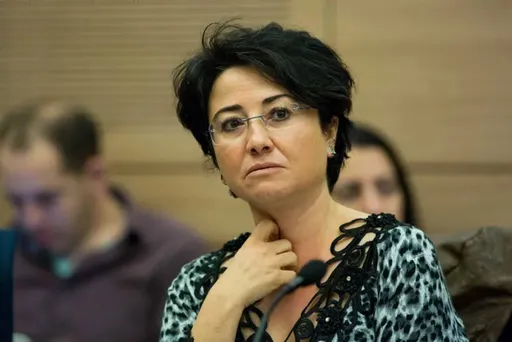 الشرطة الإسرائيلية تعتقل النائبة العربية السابقة بالكنيست حنين زعبي بتهمة "التحريض على الإرهاب"