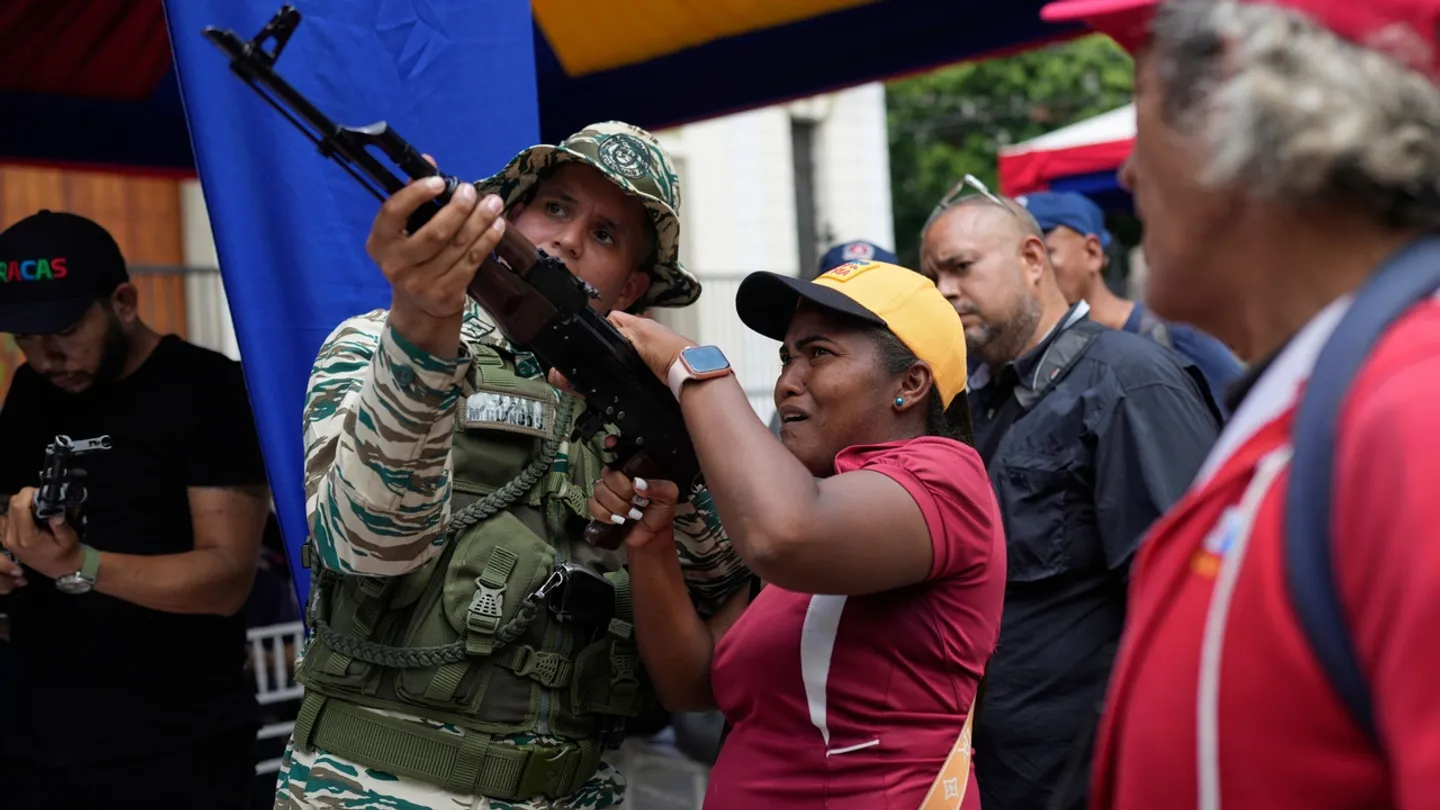 Venezuela inicia exercícios militares para civis em meio ao aumento das tensões com os EUA