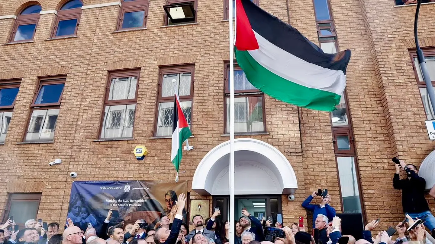 Londres: le drapeau palestinien hissé après la reconnaissance officielle de l’État de Palestine