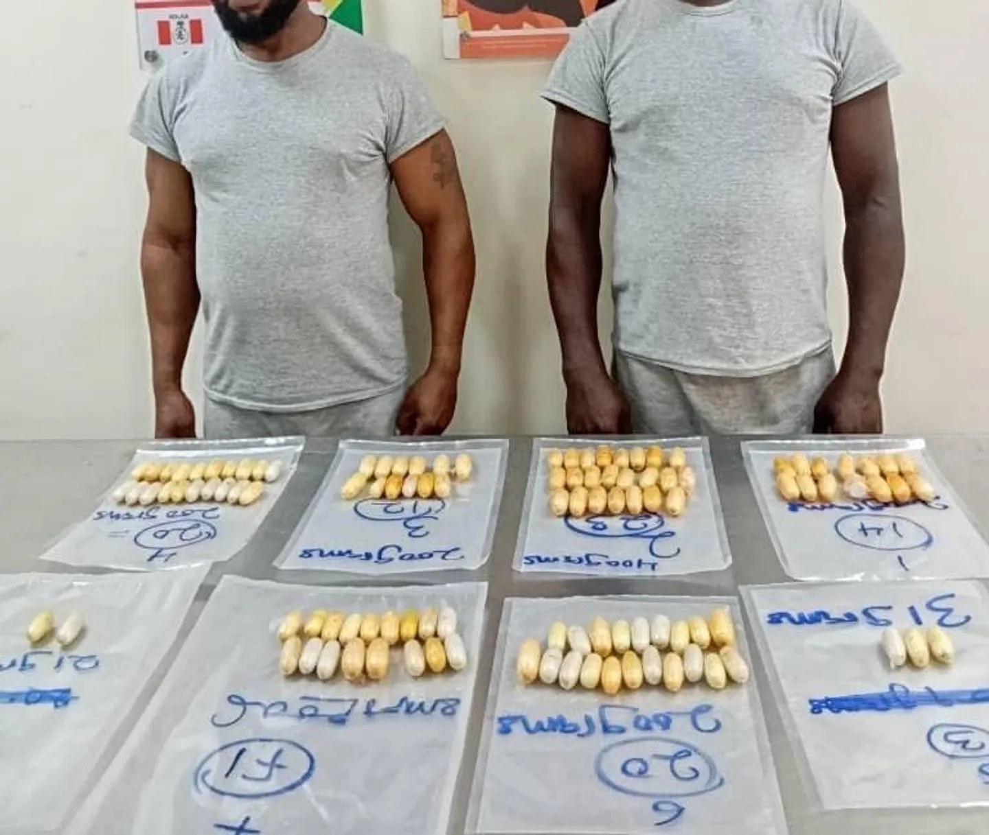 Yadda ‘yan wasu Nijeriya suka yi kashin ƙulli 116 na heroin da hodar ibilis a gaban jami’an NDLEA
