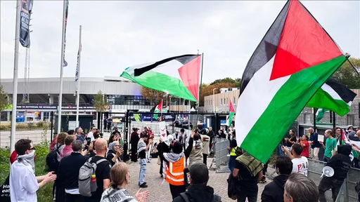 Flamuri palestinez ngritët në 21 bashki në Francë, pavarësisht ndalimit