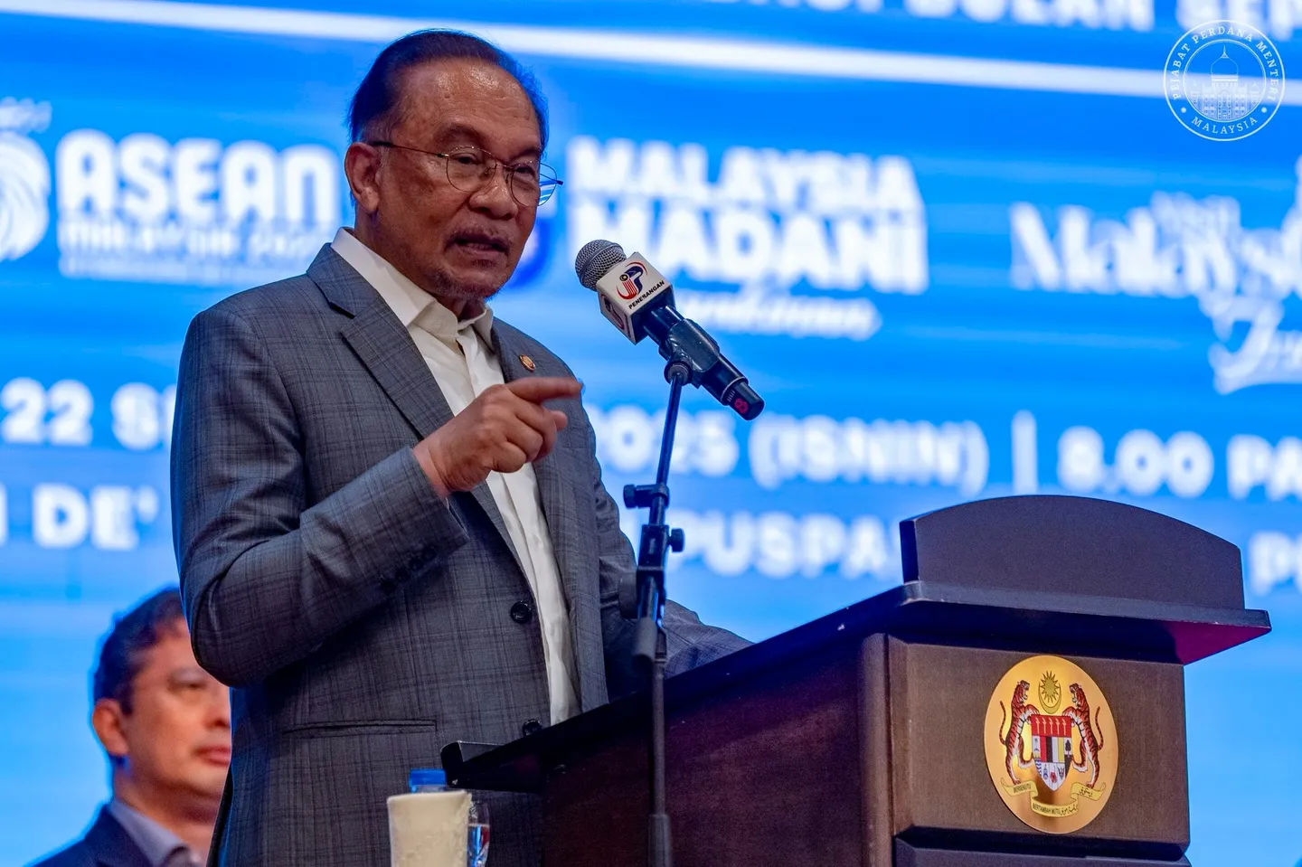 Malaysia henti subsidi petrol untuk bukan warganegara