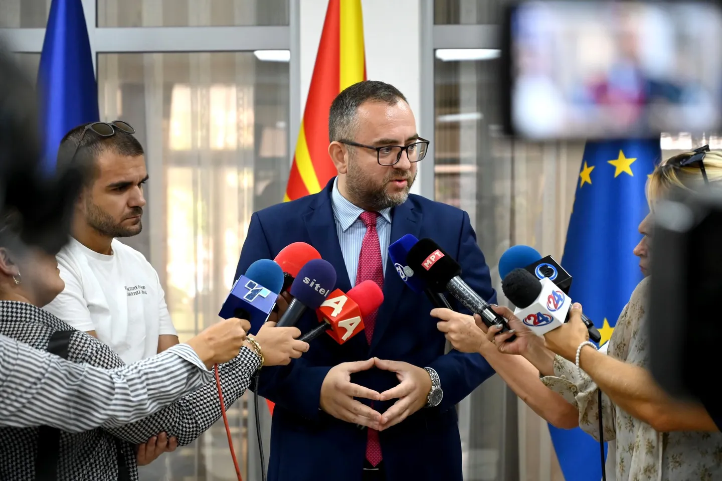 Тошковски: Хибриден напад е факт, институциите работат на случајот