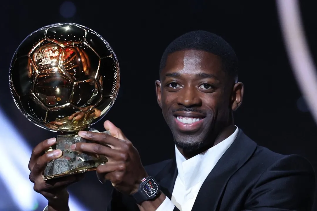 Foot: Ousmane Dembélé remporte le Ballon d'Or