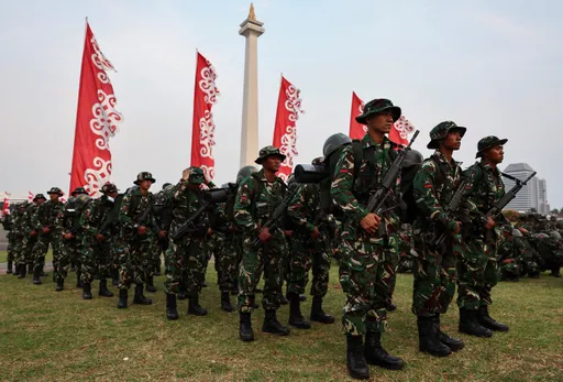 Pemerintah pasang iklan satu halaman penuh tentang peran militer yang diperluas di surat kabar