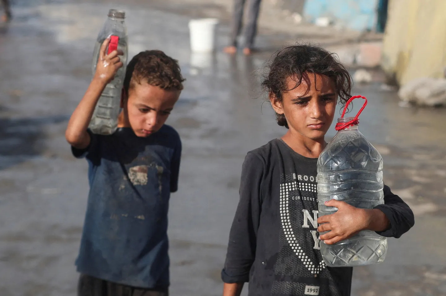 Hasta el agua niega Israel en Gaza: casi 1 millón de palestinos sufren sed en supuesta “zona segura”