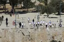 مئات المستوطنين يقتحمون الأقصى في عيد رأس السنة العبرية.. وإطلاق نار على جنازة في رام الله