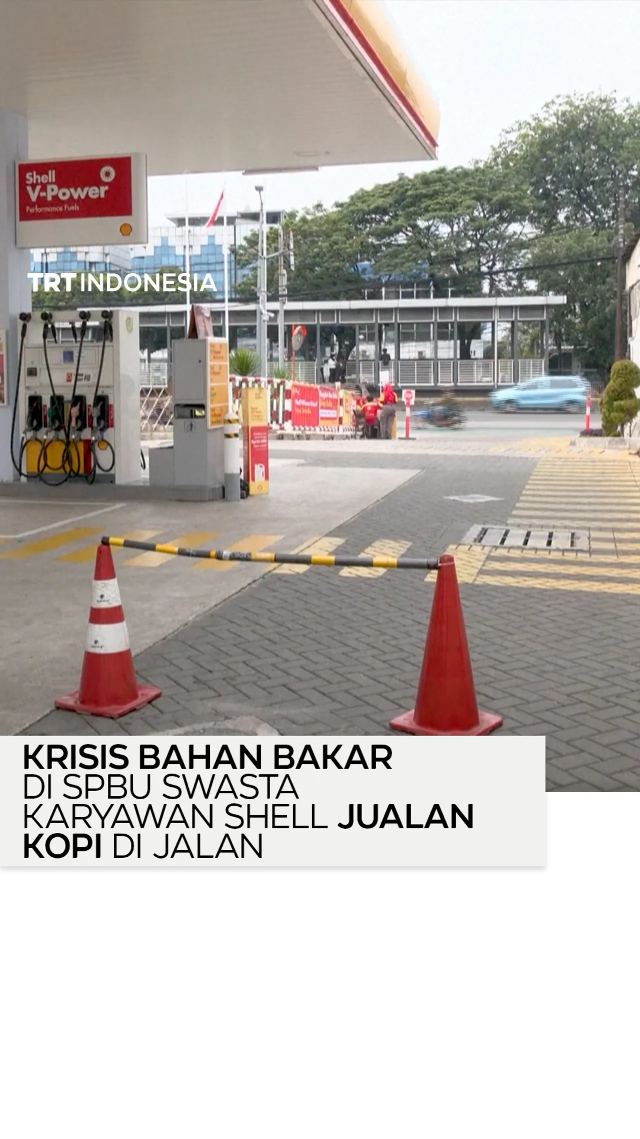 Krisis bahan bakar di SPBU swasta, karyawan Shell jualan kopi di jalan