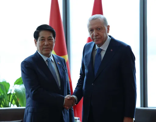 أردوغان يبحث العلاقات الثنائية وقضايا إقليمية خلال لقائه نظيرَه الفيتنامي في نيويورك
