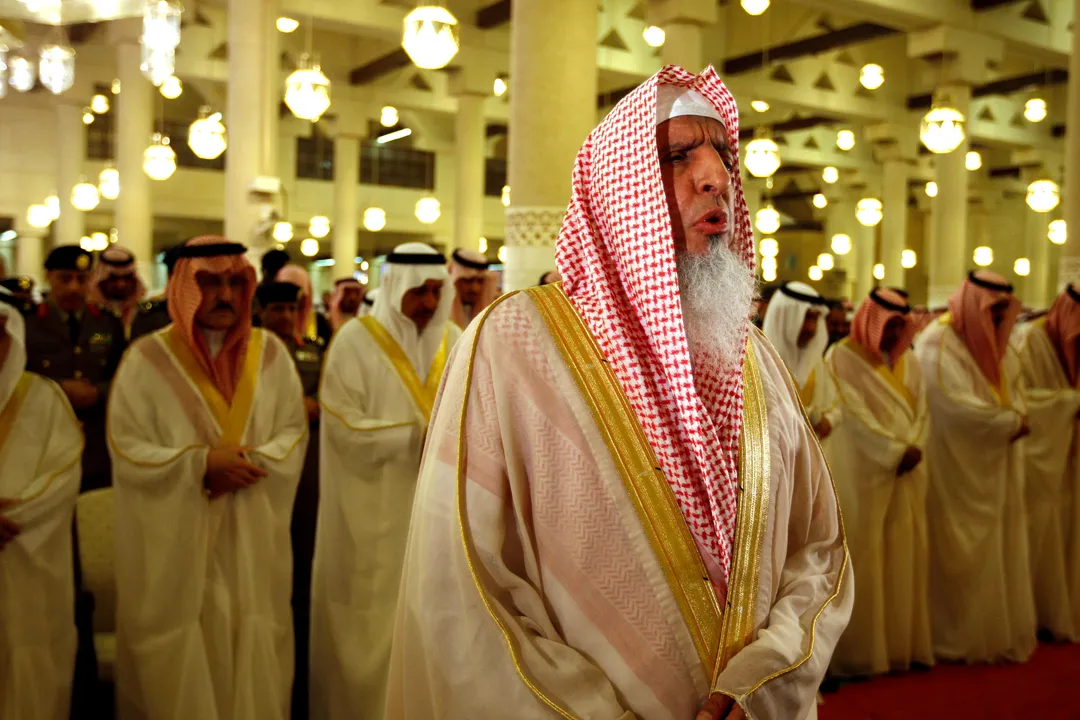 د سعودي عربستان لوی مفتي شيخ عبدالعزيز بن عبدالله ال شيخ،  د سه‌شنبې په ورځ ومړ.